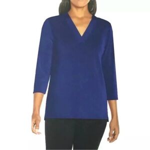 Banana Republic Women's Deep Blue V-Neck top size Medium